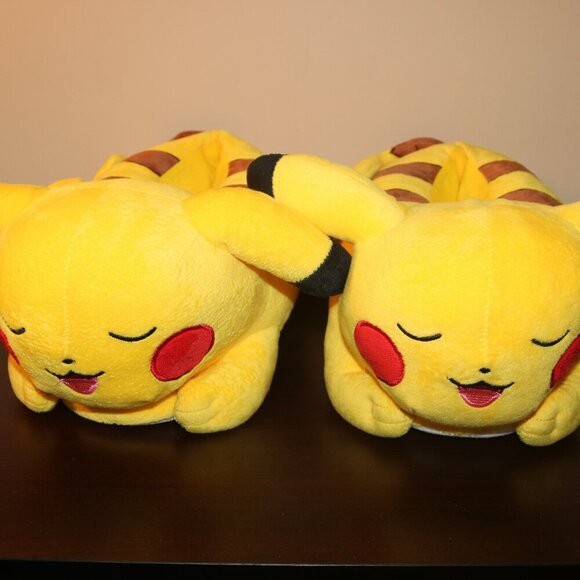 Pokemon Other - Pokemon Pikachu house shoes Youth size cheeks light up clean used little